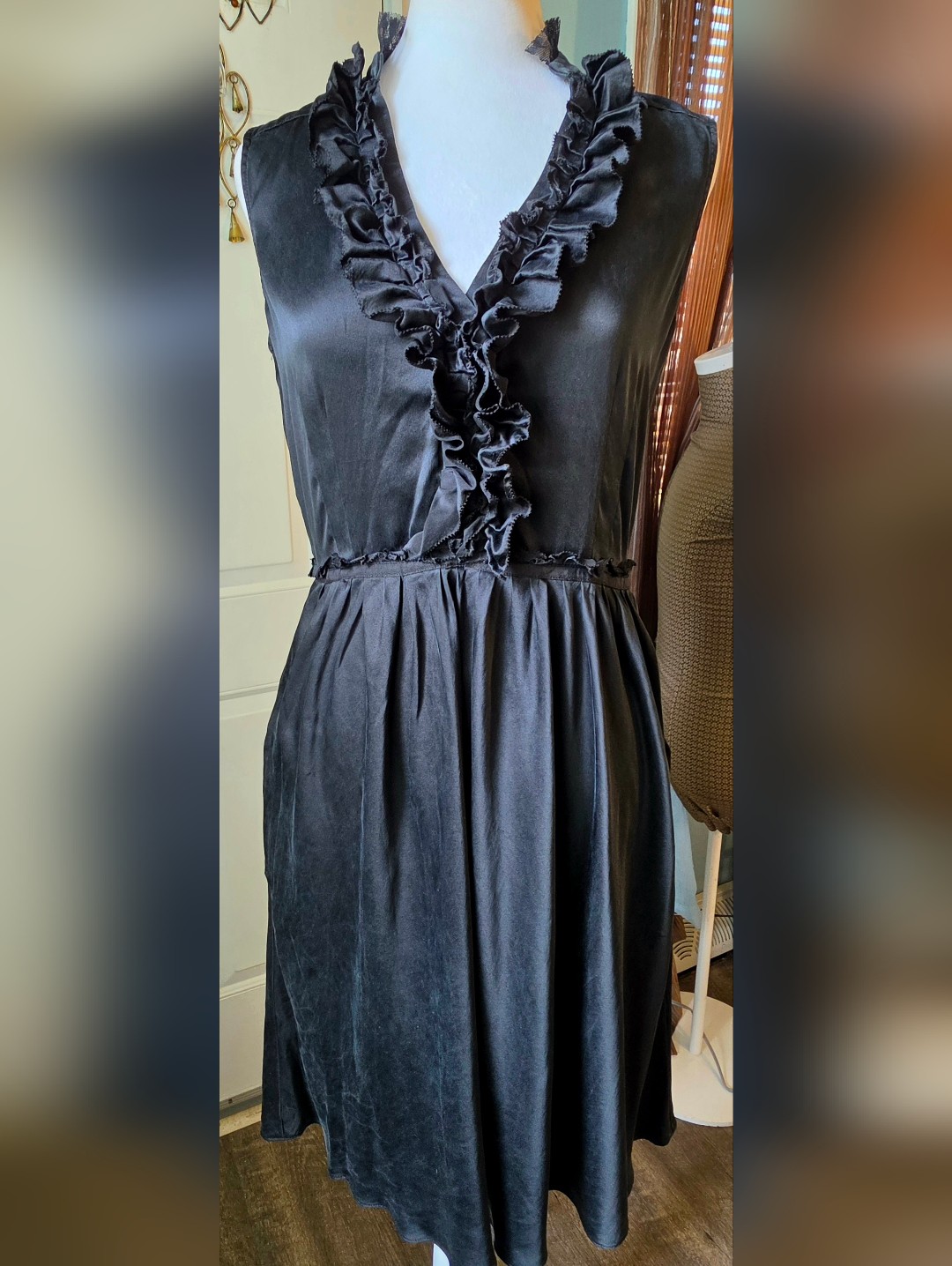 Cynthia Steffe 100% Silk Ruffle Trim V-Neck Midi Dress Womens 8 Black Whimsgoth